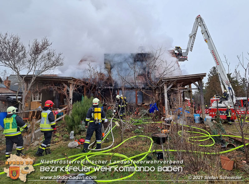 20211227 Wohnhausbrand in Traiskirchen Ortsteil Möllersdorf  Foto: Stefan Schneider BFKDO Baden