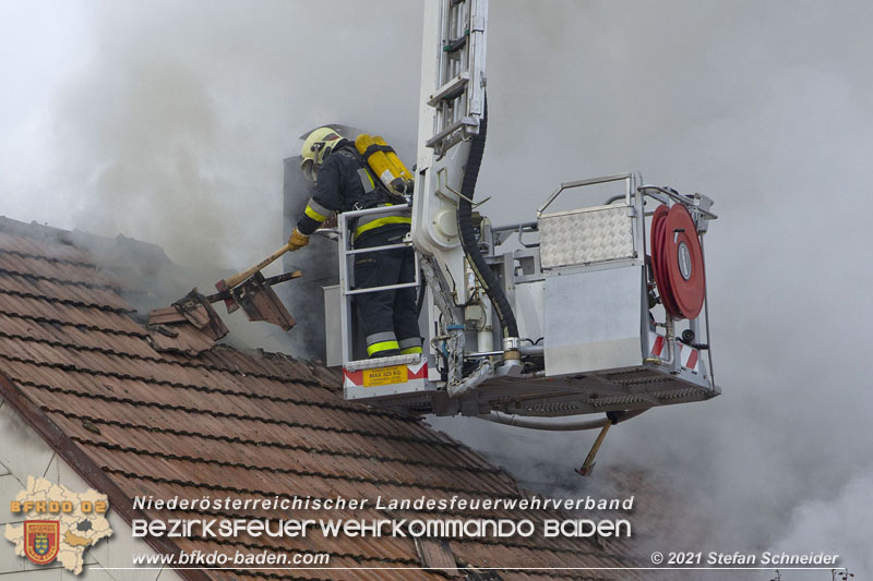 20211227 Wohnhausbrand in Traiskirchen Ortsteil Möllersdorf  Foto: Stefan Schneider BFKDO Baden