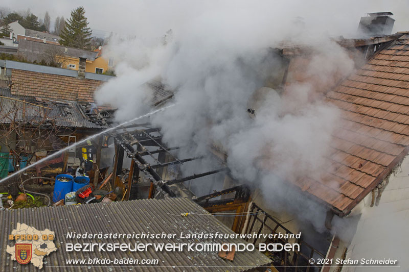 20211227 Wohnhausbrand in Traiskirchen Ortsteil Möllersdorf  Foto: Stefan Schneider BFKDO Baden