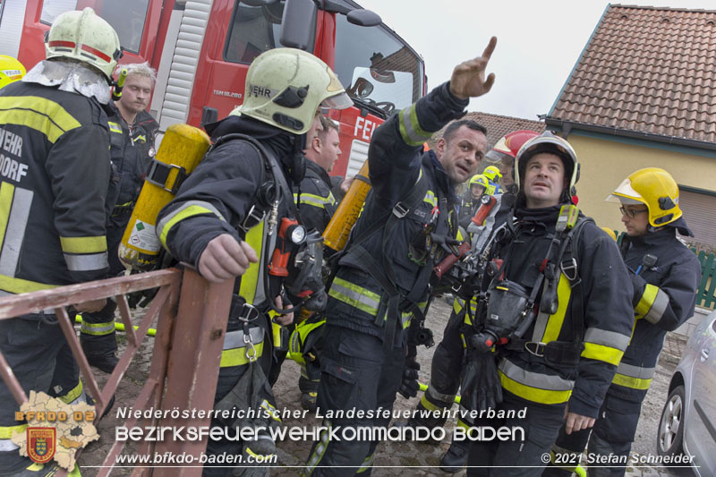 20211227 Wohnhausbrand in Traiskirchen Ortsteil Möllersdorf  Foto: Stefan Schneider BFKDO Baden