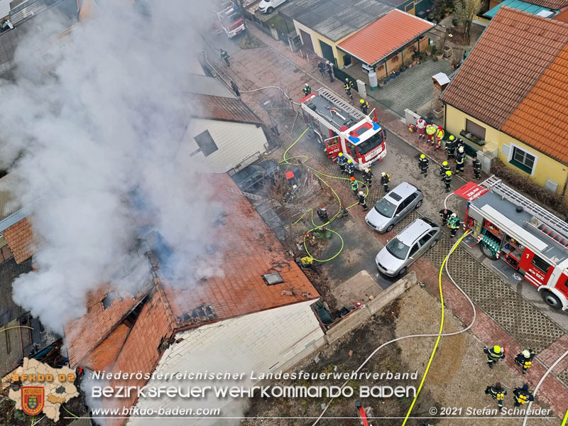 20211227 Wohnhausbrand in Traiskirchen Ortsteil Möllersdorf  Foto: Stefan Schneider BFKDO Baden