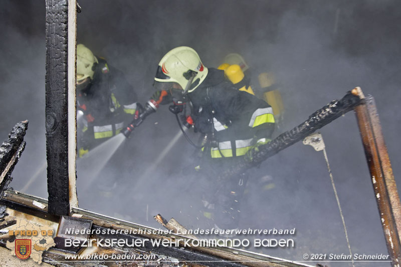 20211227 Wohnhausbrand in Traiskirchen Ortsteil Möllersdorf  Foto: Stefan Schneider BFKDO Baden