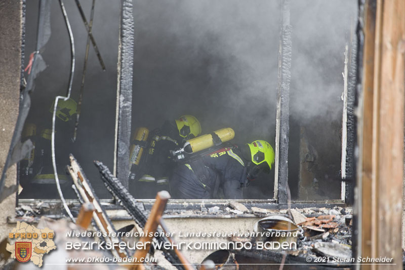 20211227 Wohnhausbrand in Traiskirchen Ortsteil Möllersdorf  Foto: Stefan Schneider BFKDO Baden