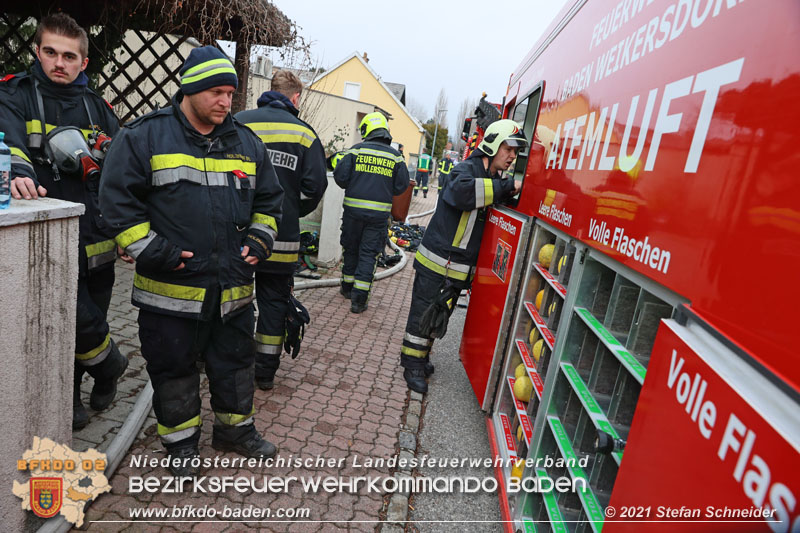 20211227 Wohnhausbrand in Traiskirchen Ortsteil Möllersdorf  Foto: Stefan Schneider BFKDO Baden