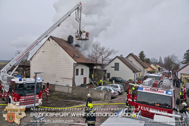 20211227 Wohnhausbrand in Traiskirchen Ortsteil Möllersdorf  Foto: Stefan Schneider BFKDO Baden