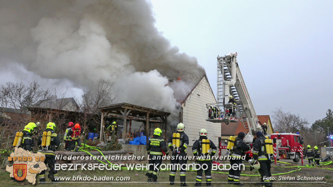 20211227 Wohnhausbrand in Traiskirchen Ortsteil Möllersdorf  Foto: Stefan Schneider BFKDO Baden