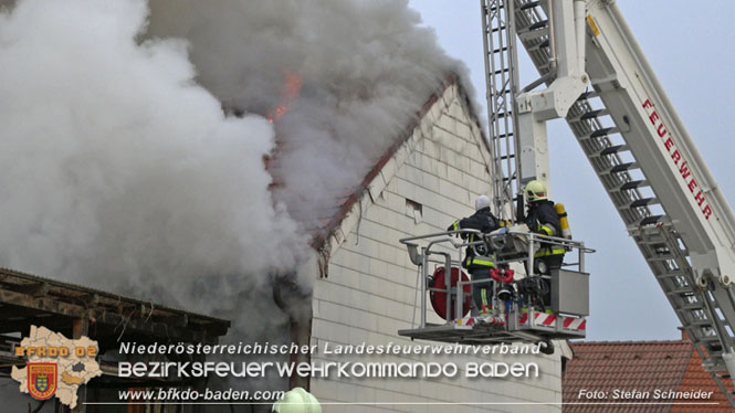 20211227 Wohnhausbrand in Traiskirchen Ortsteil Möllersdorf  Foto: Stefan Schneider BFKDO Baden