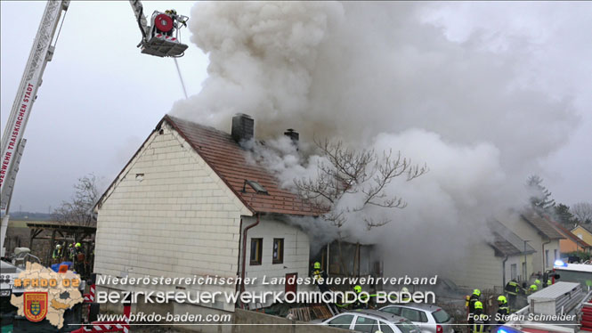 20211227 Wohnhausbrand in Traiskirchen Ortsteil Möllersdorf  Foto: Stefan Schneider BFKDO Baden