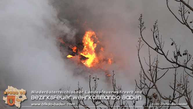 20211227 Wohnhausbrand in Traiskirchen Ortsteil Möllersdorf  Foto: Stefan Schneider BFKDO Baden