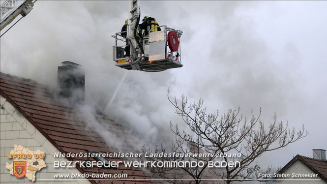 20211227 Wohnhausbrand in Traiskirchen Ortsteil Möllersdorf  Foto: Stefan Schneider BFKDO Baden