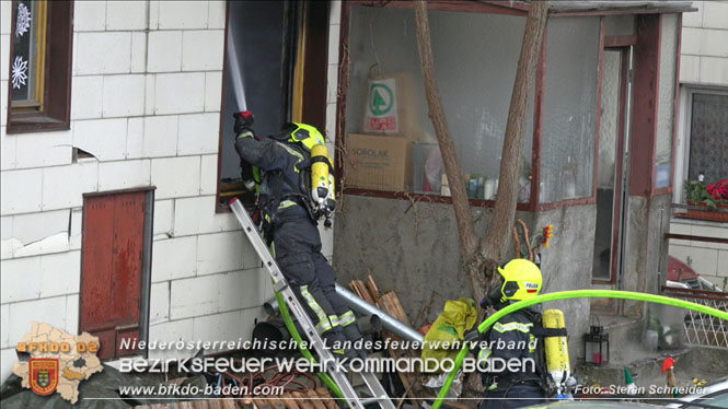 20211227 Wohnhausbrand in Traiskirchen Ortsteil Möllersdorf  Foto: Stefan Schneider BFKDO Baden