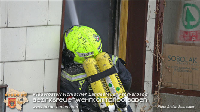 20211227 Wohnhausbrand in Traiskirchen Ortsteil Möllersdorf  Foto: Stefan Schneider BFKDO Baden