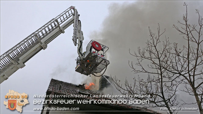 20211227 Wohnhausbrand in Traiskirchen Ortsteil Möllersdorf Foto: Stefan Schneider BFKDO Baden 20211227 Wohnhausbrand in Traiskirchen Ortsteil Möllersdorf Foto: Stefan Schneider BFKDO Baden