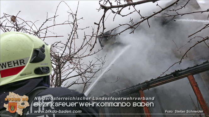 20211227 Wohnhausbrand in Traiskirchen Ortsteil Möllersdorf Foto: Stefan Schneider BFKDO Baden