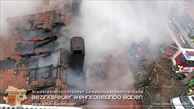 20211227 Wohnhausbrand in Traiskirchen Ortsteil Möllersdorf Foto: Stefan Schneider BFKDO Baden