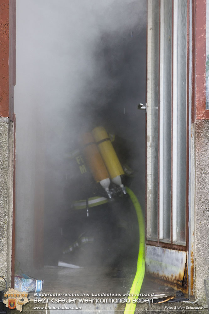 20211227 Wohnhausbrand in Traiskirchen Ortsteil Möllersdorf Foto: Stefan Schneider BFKDO Baden 20211227 Wohnhausbrand in Traiskirchen Ortsteil Möllersdorf Foto: Stefan Schneider BFKDO Baden