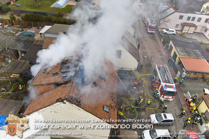 20211227 Wohnhausbrand in Traiskirchen Ortsteil Möllersdorf  Foto: Stefan Schneider BFKDO Baden