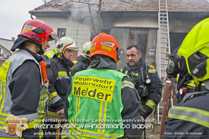 20211227 Wohnhausbrand in Traiskirchen Ortsteil Möllersdorf  Foto: Stefan Schneider BFKDO Baden