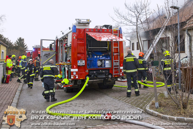 20211227 Wohnhausbrand in Traiskirchen Ortsteil Möllersdorf  Foto: Stefan Schneider BFKDO Baden