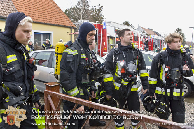 20211227 Wohnhausbrand in Traiskirchen Ortsteil Möllersdorf  Foto: Stefan Schneider BFKDO Baden