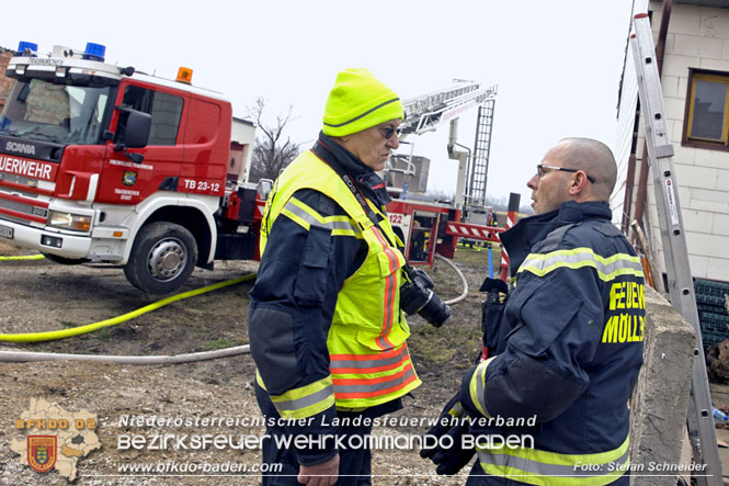 20211227 Wohnhausbrand in Traiskirchen Ortsteil Möllersdorf  Foto: Stefan Schneider BFKDO Baden