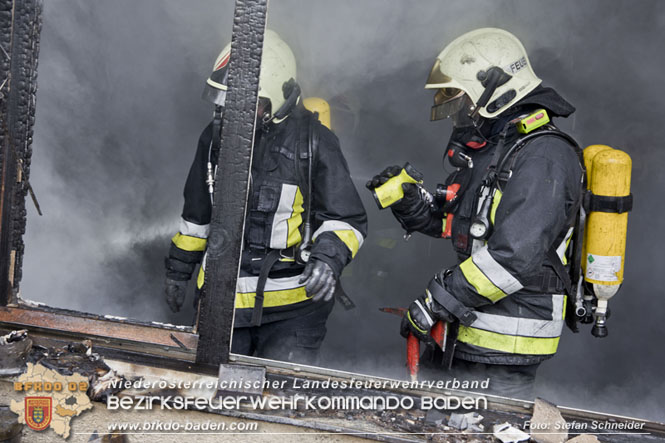 20211227 Wohnhausbrand in Traiskirchen Ortsteil Möllersdorf  Foto: Stefan Schneider BFKDO Baden