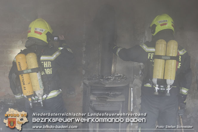 20211227 Wohnhausbrand in Traiskirchen Ortsteil Möllersdorf  Foto: Stefan Schneider BFKDO Baden