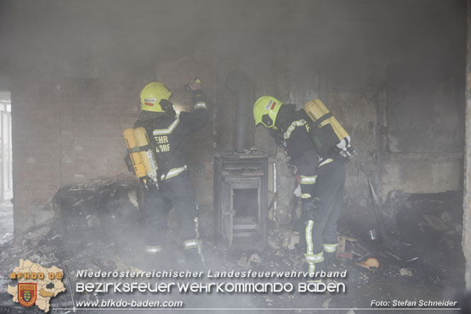 20211227 Wohnhausbrand in Traiskirchen Ortsteil Möllersdorf  Foto: Stefan Schneider BFKDO Baden