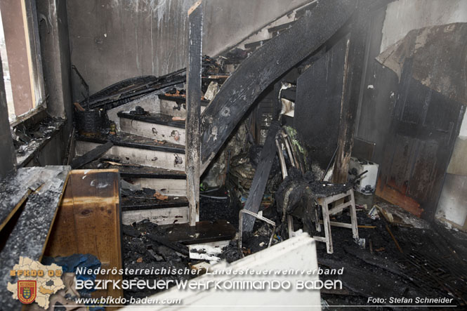 20211227 Wohnhausbrand in Traiskirchen Ortsteil Möllersdorf Foto: Stefan Schneider BFKDO Baden 20211227 Wohnhausbrand in Traiskirchen Ortsteil Möllersdorf Foto: Stefan Schneider BFKDO Baden