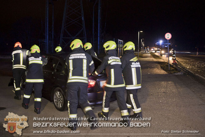 20211227 Trümmerfeld nach Zusammenstoß zweier Fahrzeuge im Freilandgebiet von Tribuswinkel   Foto: Stefan Schneider