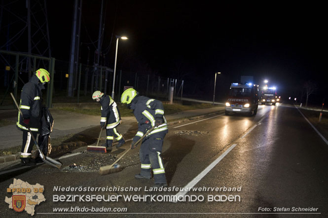 20211227 Trümmerfeld nach Zusammenstoß zweier Fahrzeuge im Freilandgebiet von Tribuswinkel   Foto: Stefan Schneider