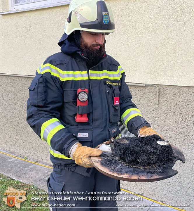 20220102 Adventkranzbrand in Badener Wohnhausanlage  Foto: Freiwillige Feuerwehr Baden Weikerdorf