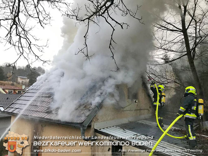 20220110 Wohnhausbrand in Neuhaus  Foto: Freiwillige Feuerwehr Weissenbach a.d.Triesting