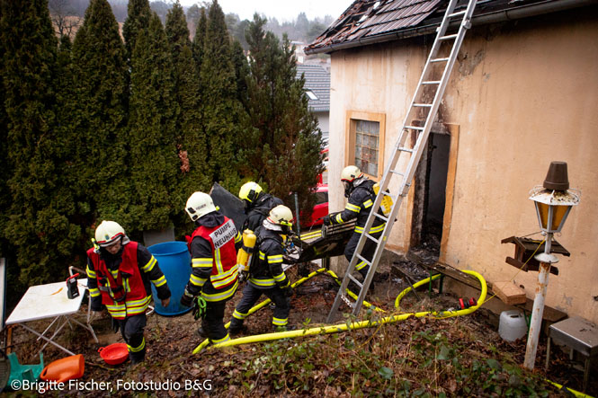 20220110 Wohnhausbrand in Neuhaus   Foto: SB Brigitte Fischer Fotostudio B&G