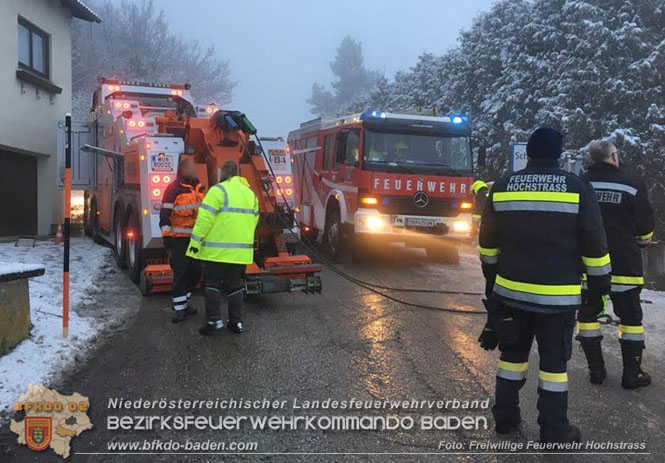 20220110 Heizöltankfahrzeug in Schieflage Hochstrass Schwabendörfl Foto: Freiwillige Feuerwehr Hochstrass 20220110 Heizöltankfahrzeug in Schieflage Hochstrass Schwabendörfl Foto: Freiwillige Feuerwehr Hochstrass
