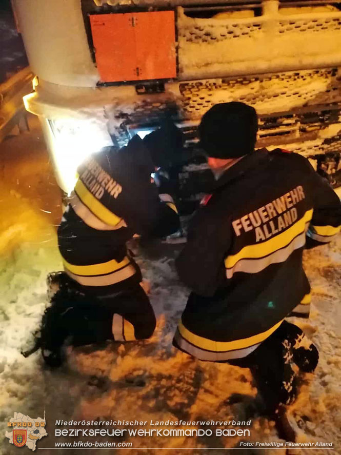 20220120 Sperre der A21 nach mehrere hängengebliebener Fahrzeuge    Foto: Freiwillige Feuerwehr Alland