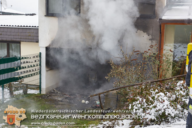 20220124 Wohnhausbrand in Berndorf - 3 Feuerwehren standen im Lscheinsatz   Foto:  Bernd Taxberger BFK Baden