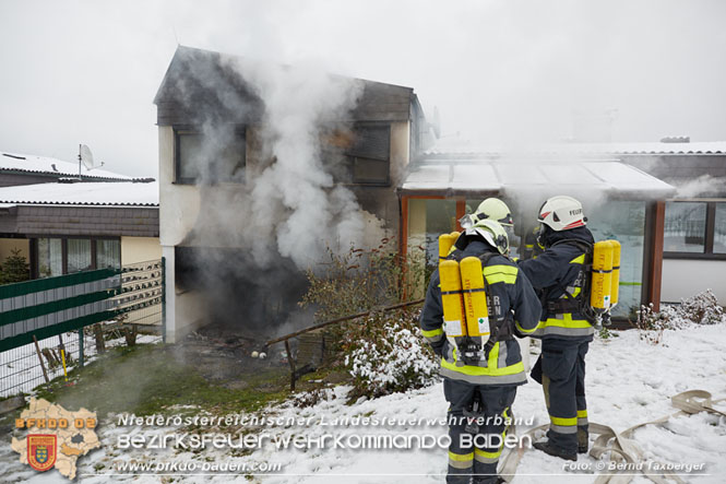 20220124 Wohnhausbrand in Berndorf - 3 Feuerwehren standen im Lscheinsatz   Foto:  Bernd Taxberger BFK Baden