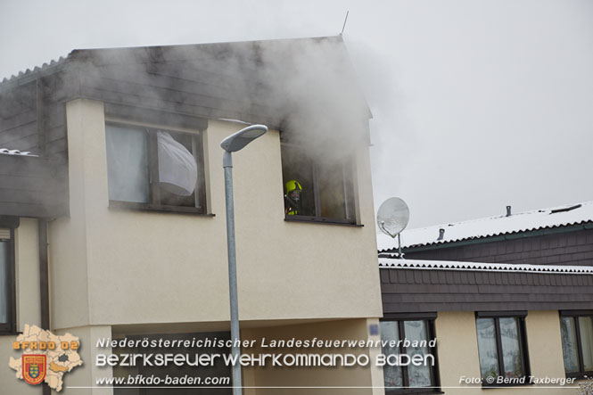 20220124 Wohnhausbrand in Berndorf - 3 Feuerwehren standen im Lscheinsatz   Foto:  Bernd Taxberger BFK Baden