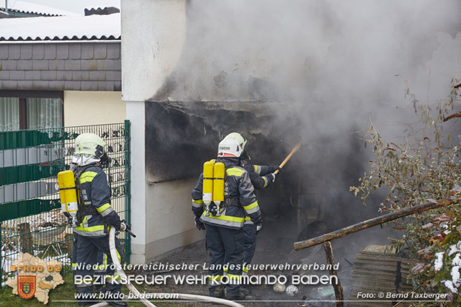 20220124 Wohnhausbrand in Berndorf - 3 Feuerwehren standen im Lscheinsatz   Foto:  Bernd Taxberger BFK Baden