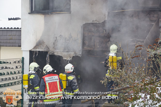 20220124 Wohnhausbrand in Berndorf - 3 Feuerwehren standen im Lscheinsatz   Foto:  Bernd Taxberger BFK Baden