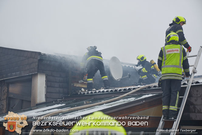 20220124 Wohnhausbrand in Berndorf - 3 Feuerwehren standen im Lscheinsatz   Foto:  Bernd Taxberger BFK Baden