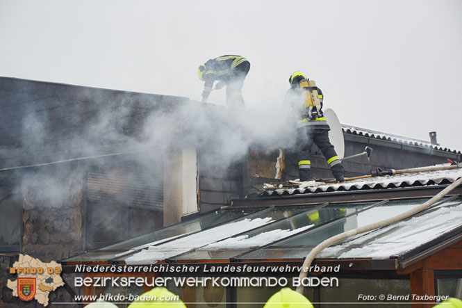 20220124 Wohnhausbrand in Berndorf - 3 Feuerwehren standen im Lscheinsatz   Foto:  Bernd Taxberger BFK Baden