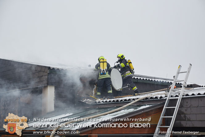 20220124 Wohnhausbrand in Berndorf - 3 Feuerwehren standen im Lscheinsatz   Foto:  Bernd Taxberger BFK Baden