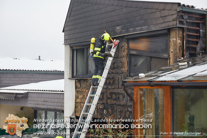 20220124 Wohnhausbrand in Berndorf - 3 Feuerwehren standen im Lscheinsatz   Foto:  Bernd Taxberger BFK Baden
