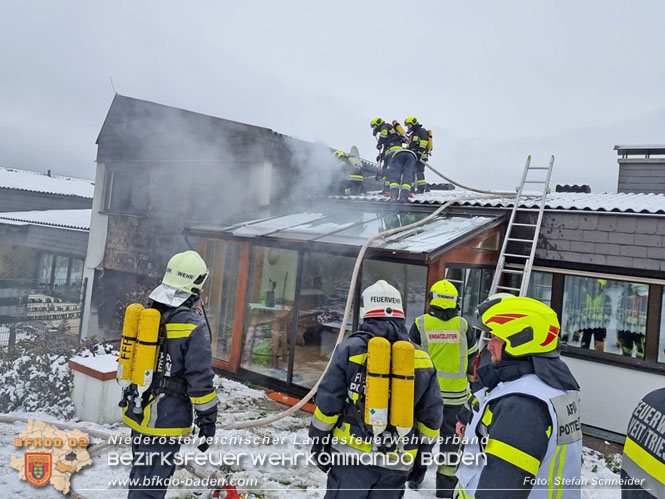 20220124 Wohnhausbrand in Berndorf - 3 Feuerwehren standen im Lscheinsatz   Foto: Stefan Schneider BFK Baden