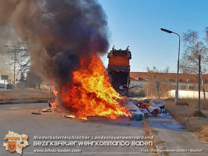 20220301 Sperrmüll geriet in Müllsammelwagen in Brand   Foto: Rainer Hohl/Stadtgemeinde Baden