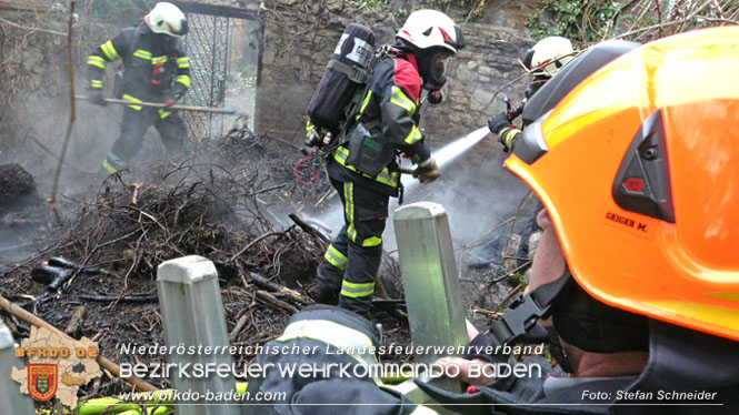 20220304 Brand auf einem Grundstck in Baden Ortsteil Weikersdorf   Foto: Stefan Schneider