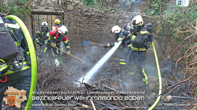 20220304 Brand auf einem Grundstck in Baden Ortsteil Weikersdorf   Foto: Stefan Schneider