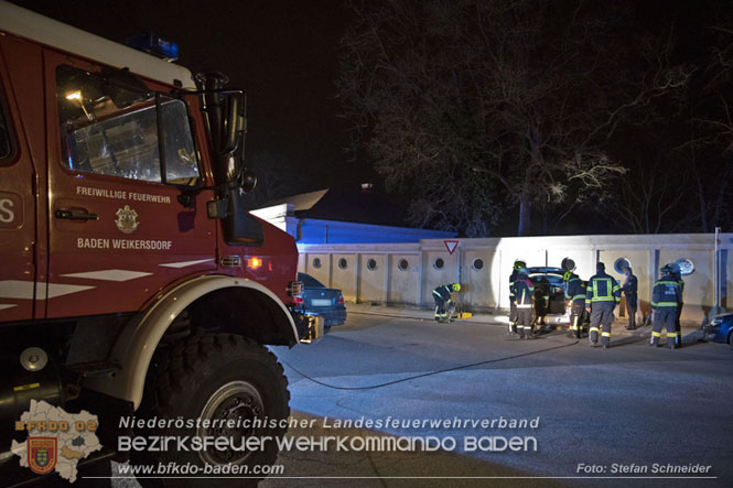 20220307 Pkw-Lenker krachte gegen Auenmauer des Badener Strandbads  Foto: Stefan Schneider BFKDO Baden